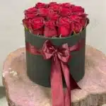 خرید جعبه‌ گل رز رمانتیک 10 شاخه (+۵۰٪ تهران)