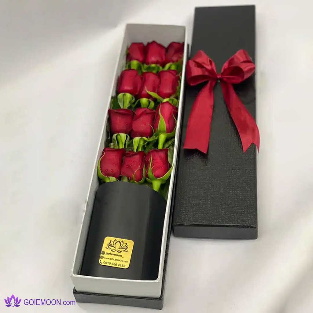 خرید باکس گل رز قرمز 12 شاخه خرید باکس گل رز قرمز 12 شاخه