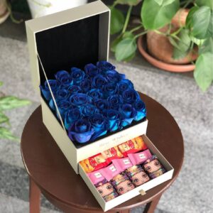 خرید باکس گل و شکلات با رز آبی 25 شاخه