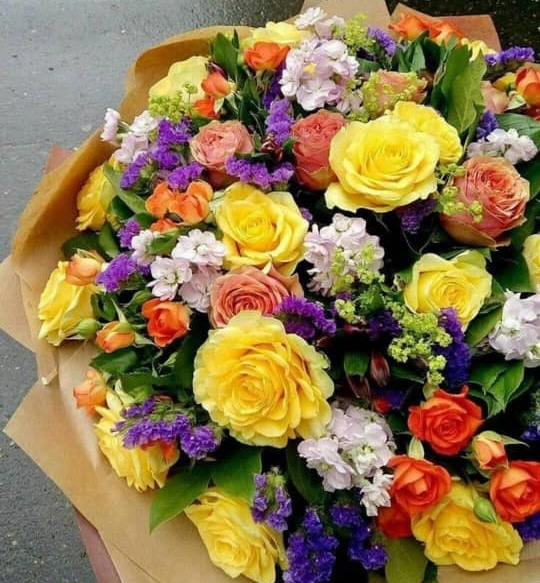 دسته گل رویای رنگارنگ | سفارش آنلاین گل در مشهد باکس گل