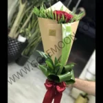 دسته گل رز قرمز جدید بسیار زیبا و لوکس 10 شاخه