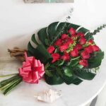 خرید دسته گل رز با تزئین خاص 16 شاخه
