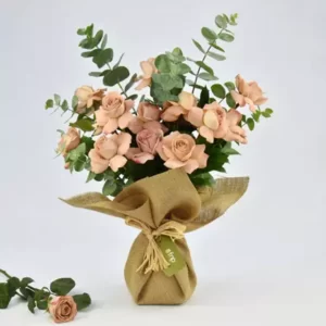 خرید 12 دسته گل رز کاپوچینو (امارات)