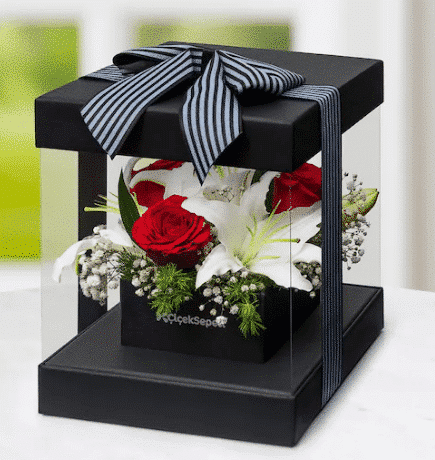Lilies and 3 Red Roses in Premium Box خرید نیلوفرهای و 3 گل رز قرمز در جعبه ممتاز(ترکیه)