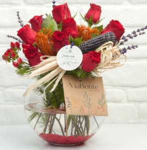 خرید ویابونته- گل رز قرمز برای یک خانم آبی (ترکیه)