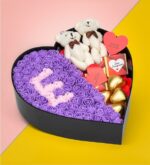 خرید جعبه قلب دلوکس شخصی شده با دسته گل شکلاتی اولیه با کلمات عاشقانه و جاکلیدی خرس عروسکی، هدیه تولد، ولنتاین هادیه (ترکیه)