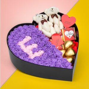 جعبه قلب دلوکس شخصی شده با دسته گل شکلاتی اولیه با کلمات عاشقانه و جاکلیدی خرس عروسکی، هدیه تولد، ولنتاین هادیه