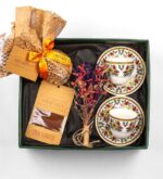 خرید فنجان طرح دار گل - قهوه ترک - شکلات کیسه ای میموزا - اسطوخودوس دسته ای - جعبه کادو طرح ویژه شماره:15 (ترکیه)