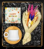 خرید لیوان چینی مخصوص تولد با بشقاب بامبو و بسته گل بهار جوی و ست هدیه کارت تولد (ترکیه)