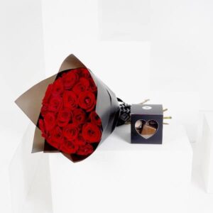 خرید دسته گل دستی 25 رز قرمز با جعبه شکلات متوسط (مصر)