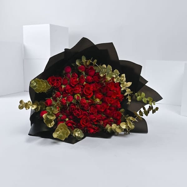 خرید دسته گل رز بچه قرمز و دسته گل اکالیپتوس طلایی (بحرین)