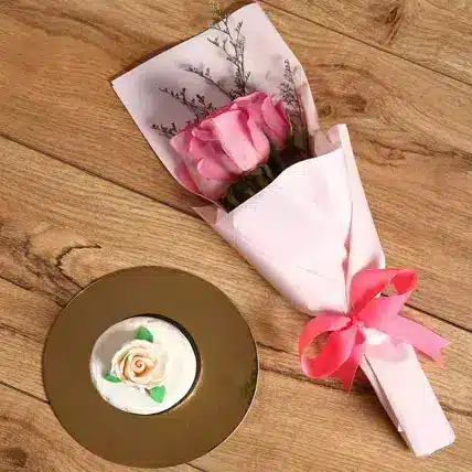 خرید دسته گل رز صورتی و ترکیب کیک مونو (امارات)