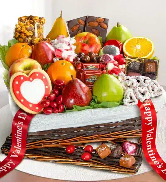 سبد میوه و شیرینی روز ولنتاین مبارک