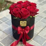 خرید جعبه‌ گل رز رمانتیک 10 شاخه
